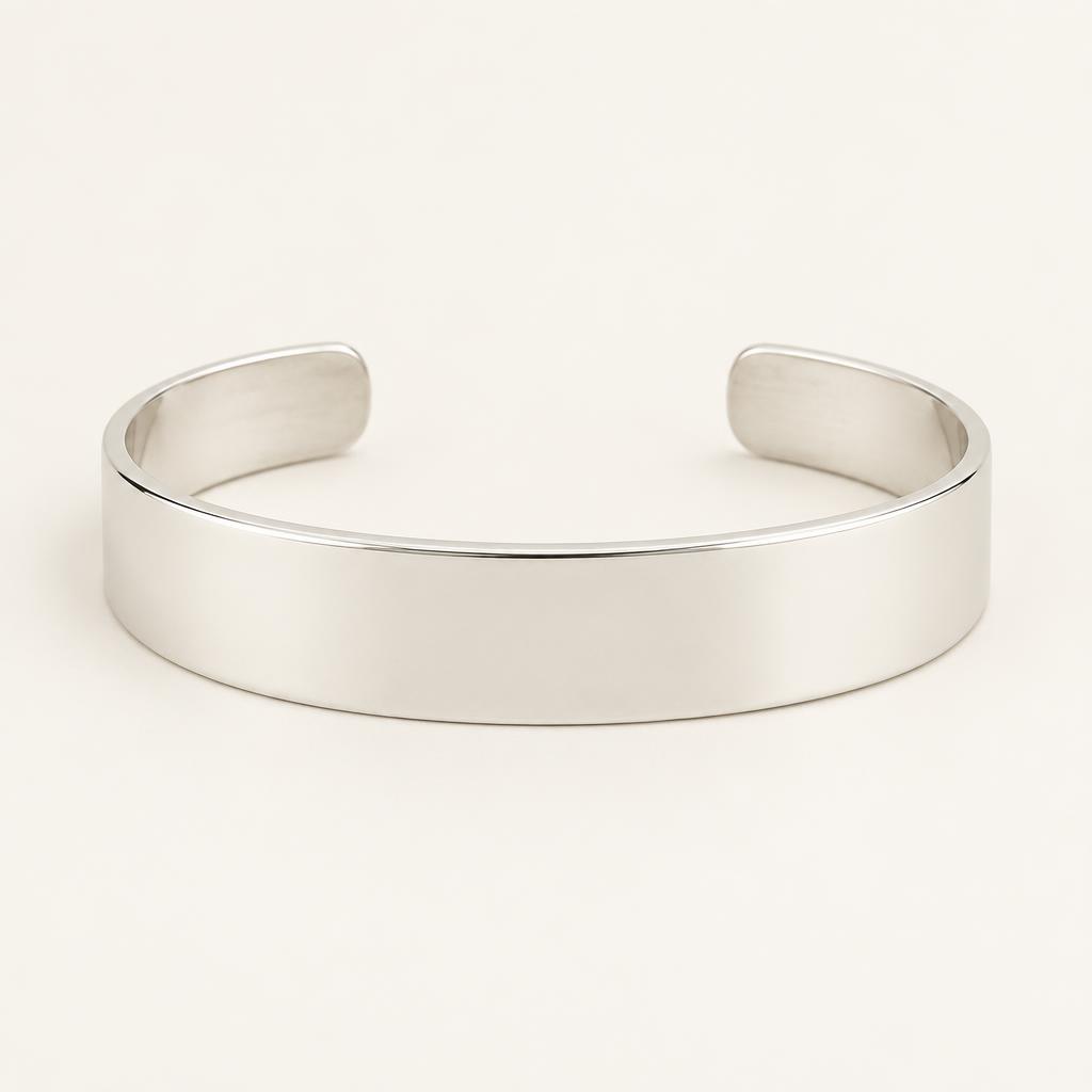 Blank cuff in sterling silver with an empty face for engraving