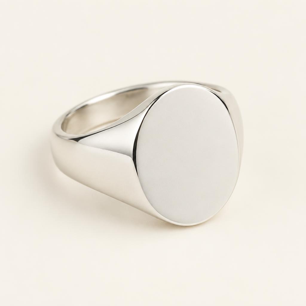 Blank signet ring in sterling silver with an empty face for engraving